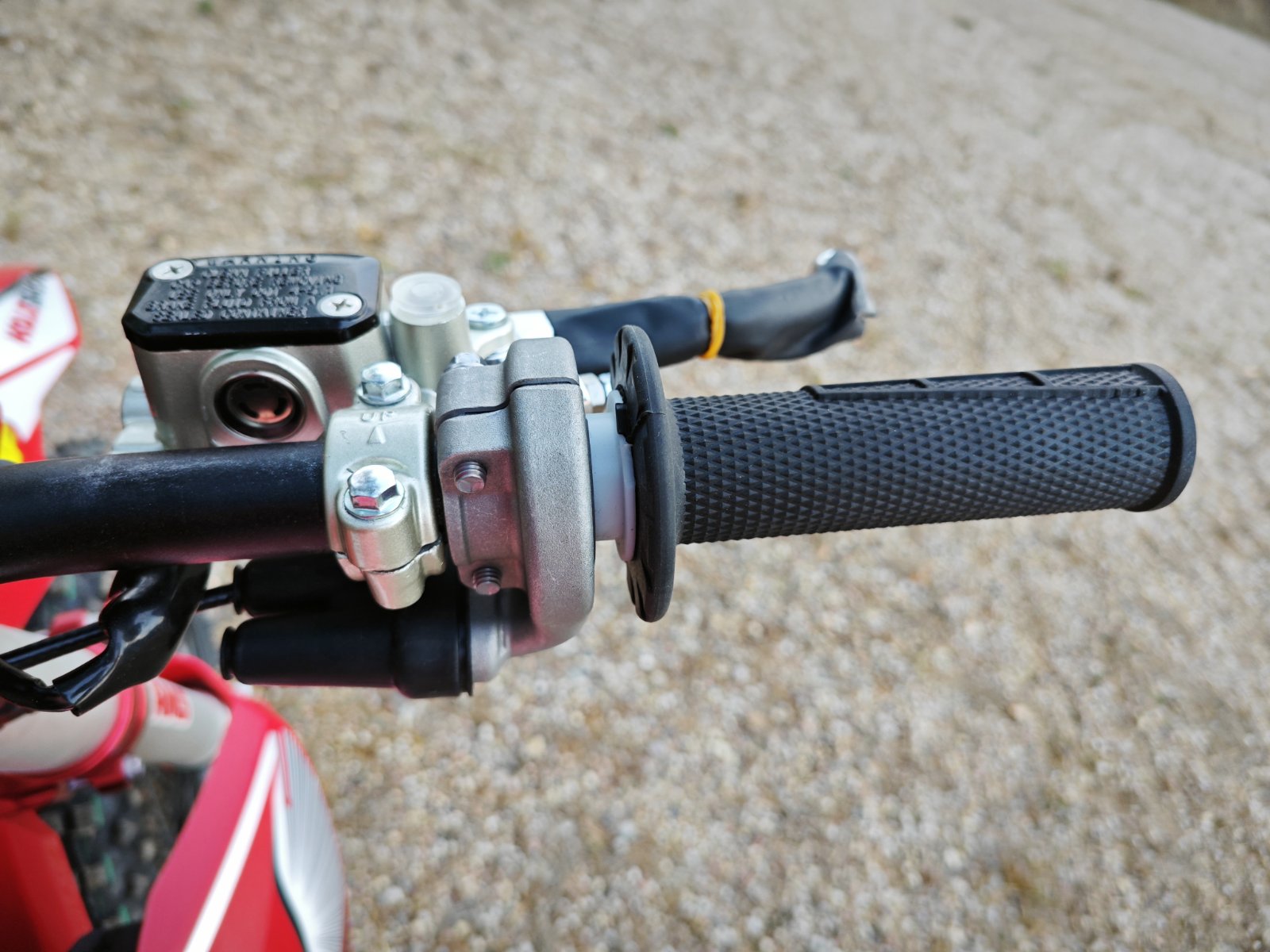  Holeshot Red Edition (4 valves)
