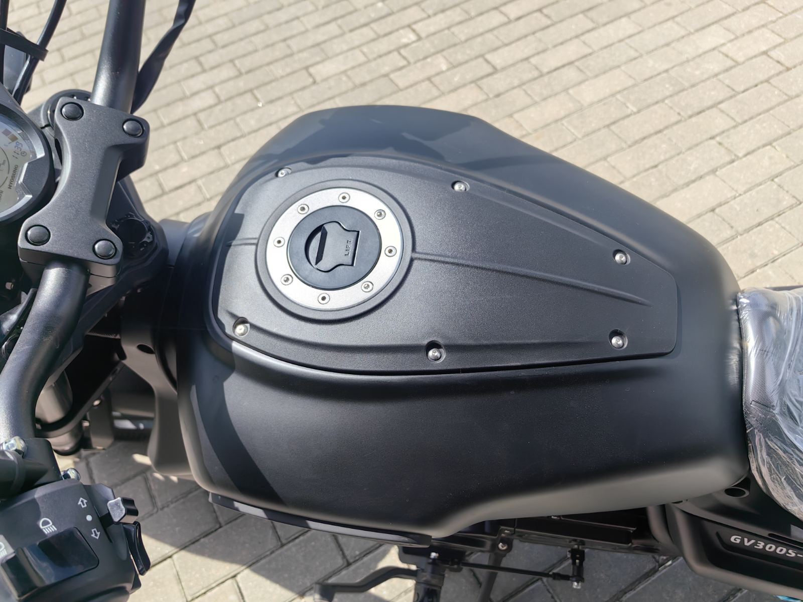  GV300S-D