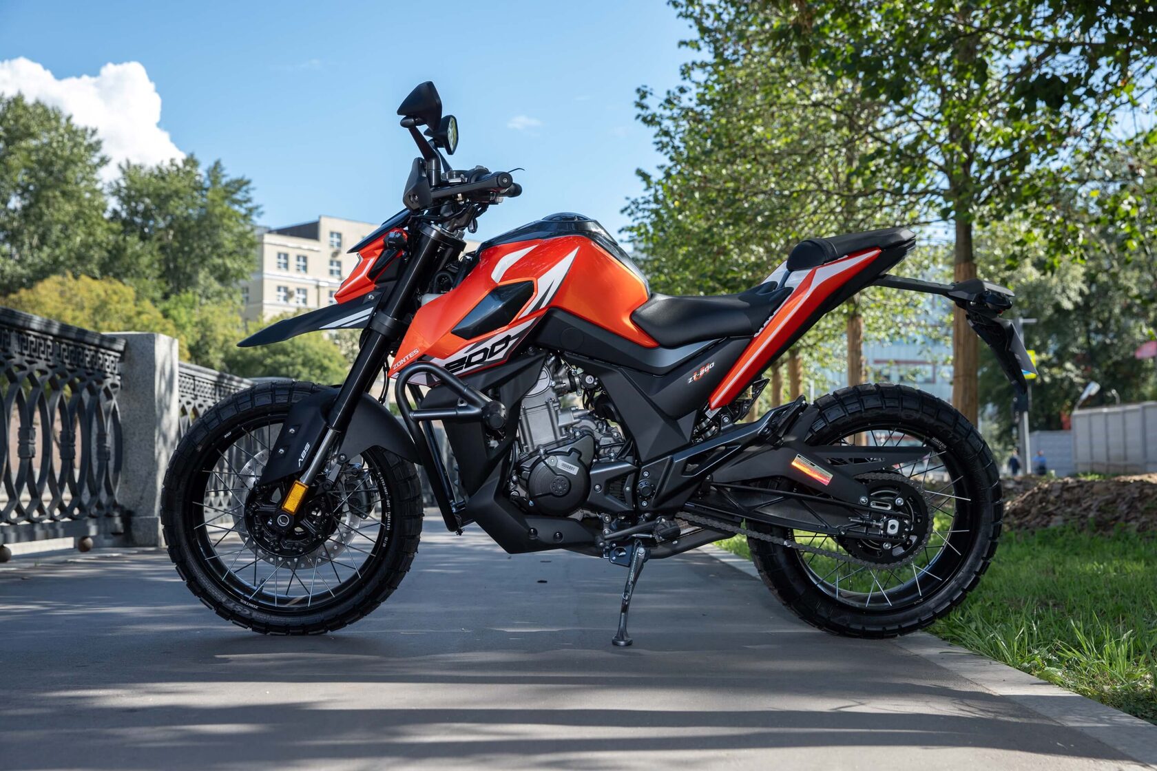  ZT200-U1