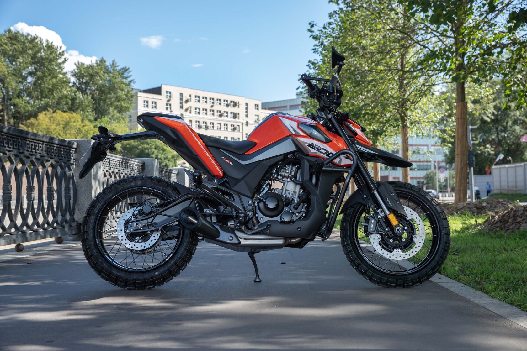  ZT200-U1