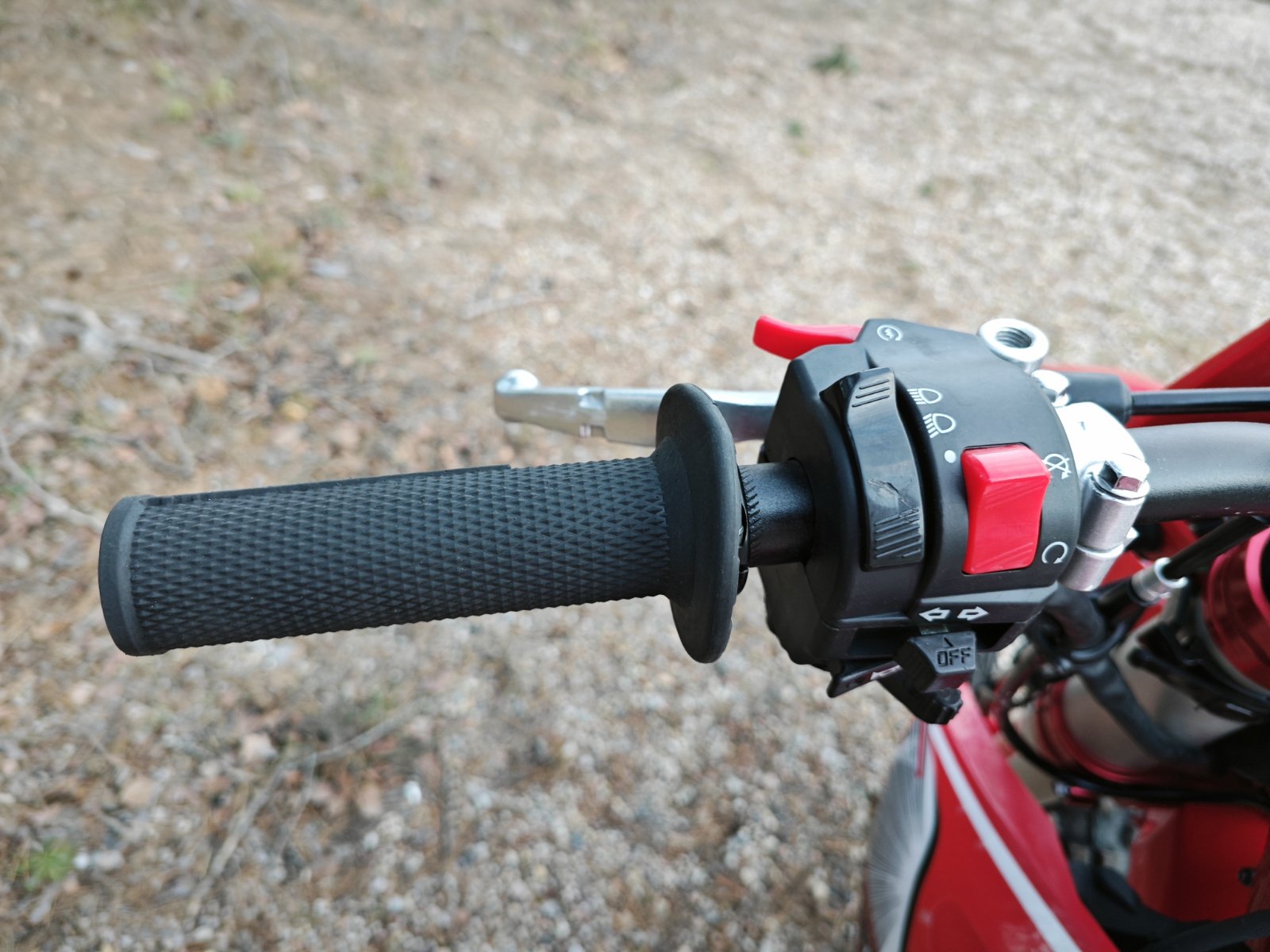  Holeshot Red Edition (4 valves)