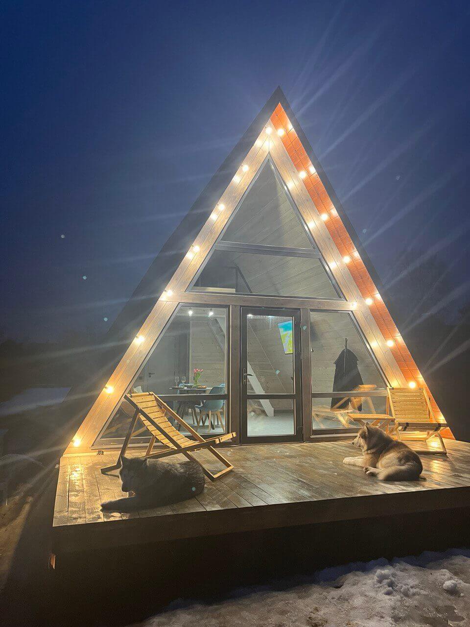 Треугольный дом на сутки «A-frame Горыныча» на берегу озера в 99 км от  Минска