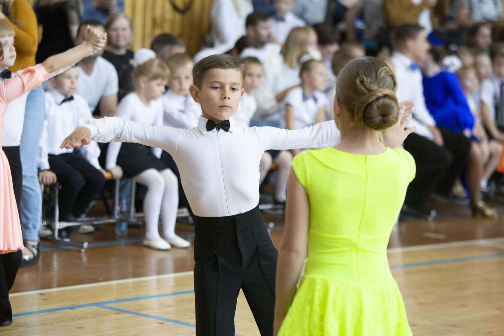 мальчик и девочка танцуют игры (98) фото