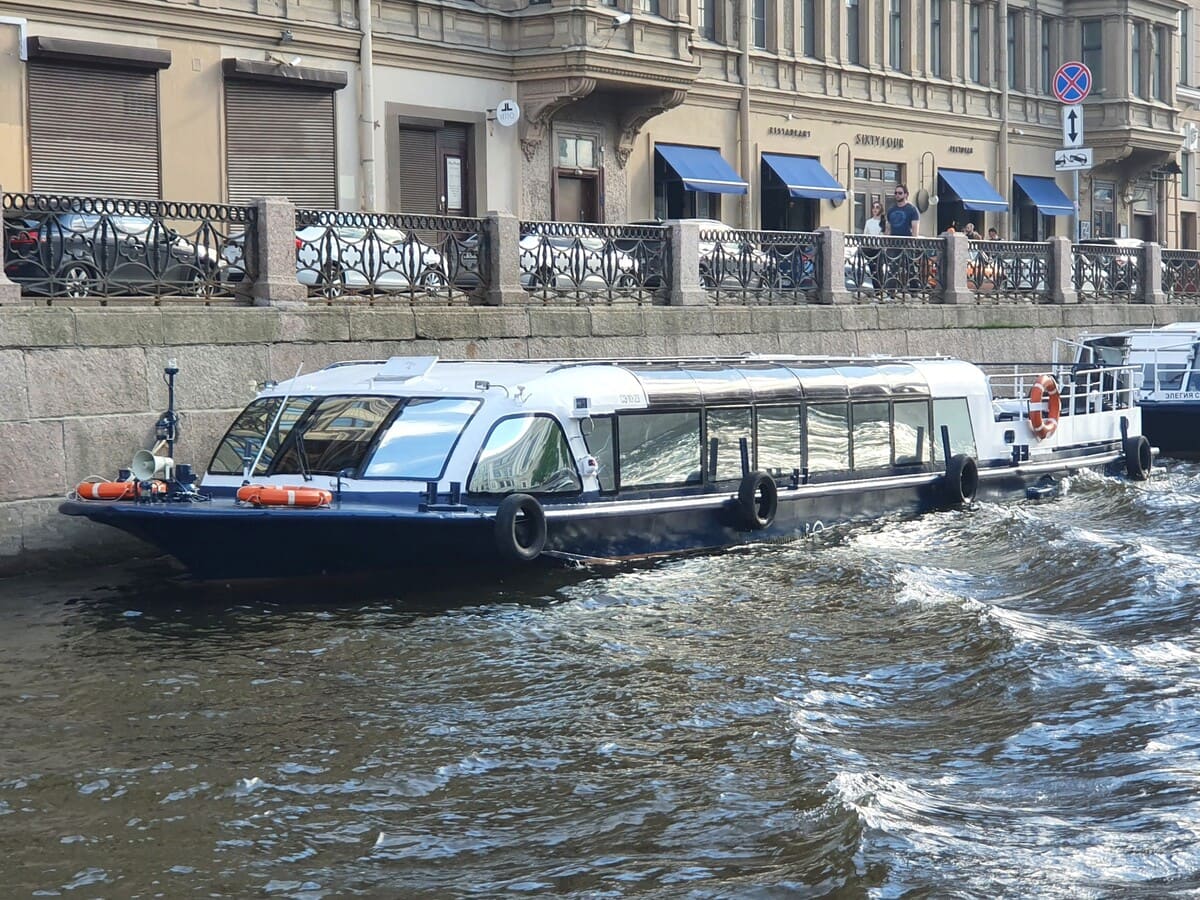 Аренда теплохода Соната в Санкт-Петербурге прогулки на теплоходе