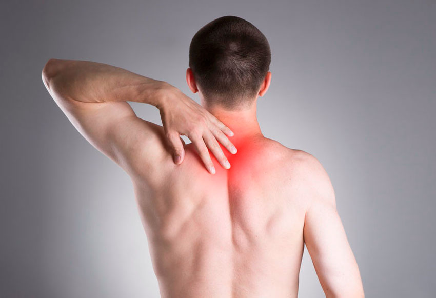 Боль в спине между лопатками: причины, к какому врачу обратиться, методы лечения