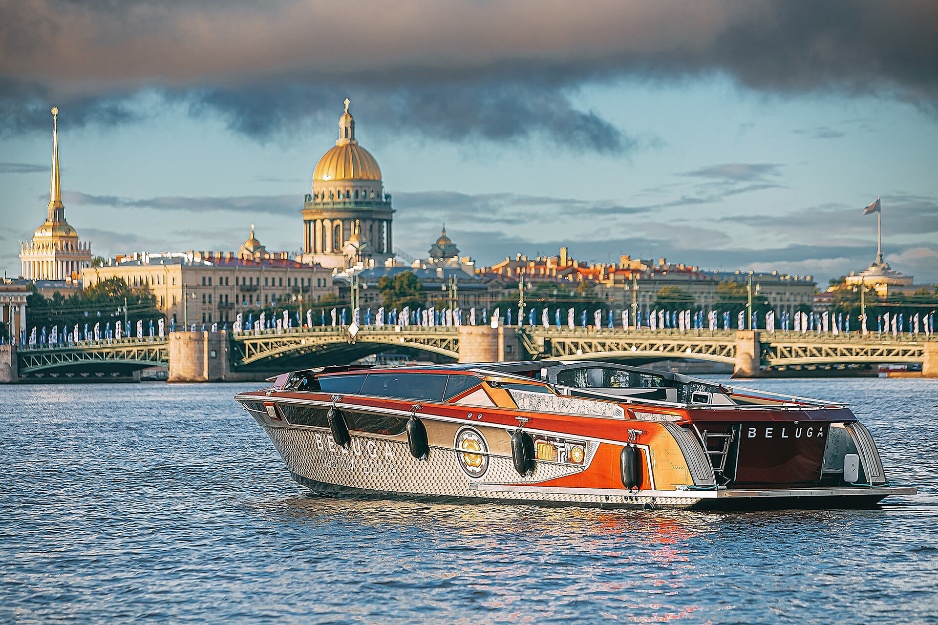 Яхта Белуга в Санкт-Петербурге в аренду для прогулок