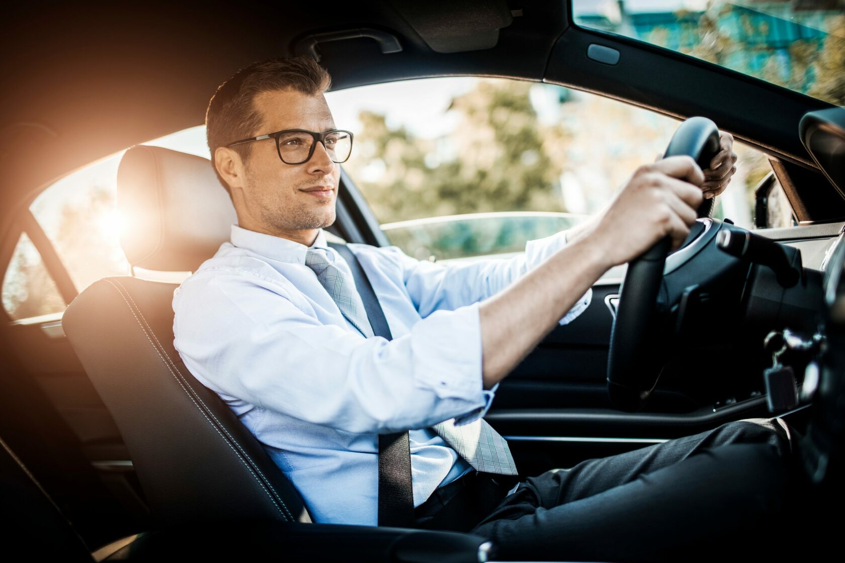 They don t drive a car. Парень в очкам в машине. Человек за рулем. Парень за рулем. Мужчина за рулем автомобиля.